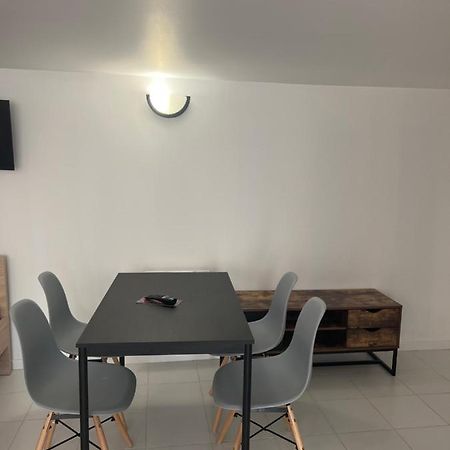 Chaudari Guest House Palaiseau Exterior photo